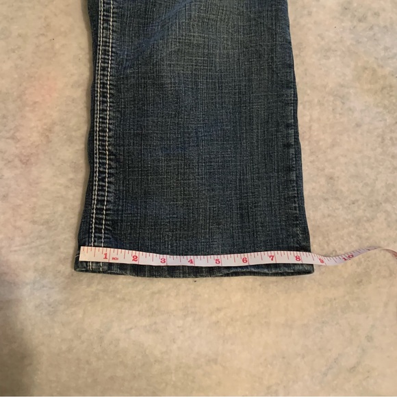 Maurice’s Capris distressed blue size 14, pockets with tan/white stitching. - Picture 10 of 14